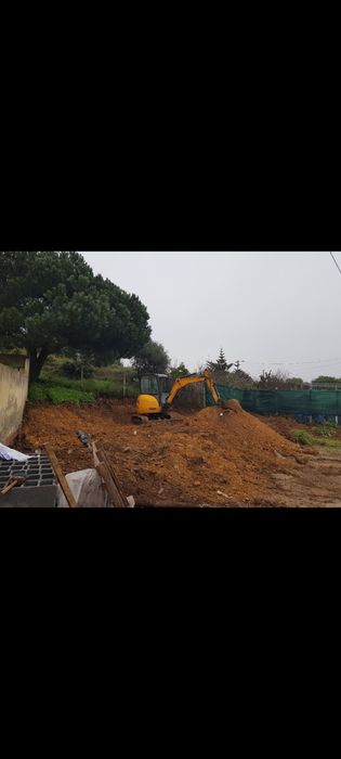 Serviço giratoria / bobcat / carro basculante  / entulho