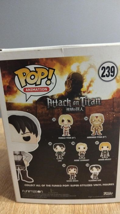 Funko pop, attack on titan, cleaning Levi