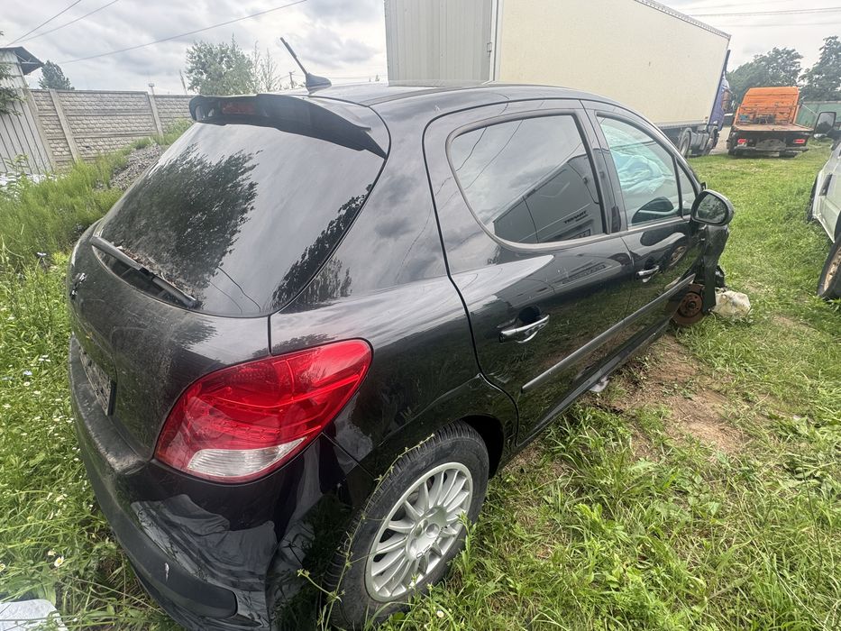 Продам Peugeot 207 2010 рік 1.4 Бензин АВТОМАТ після ДТП!