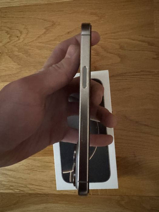 Продам айфон 16про 256 в ідеалі 93%