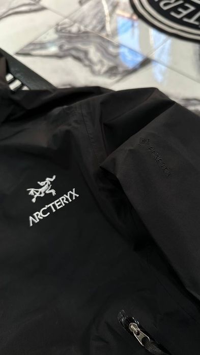 Arc’teryx Beta LT — топова Gore-Tex вітровка для міста й гір