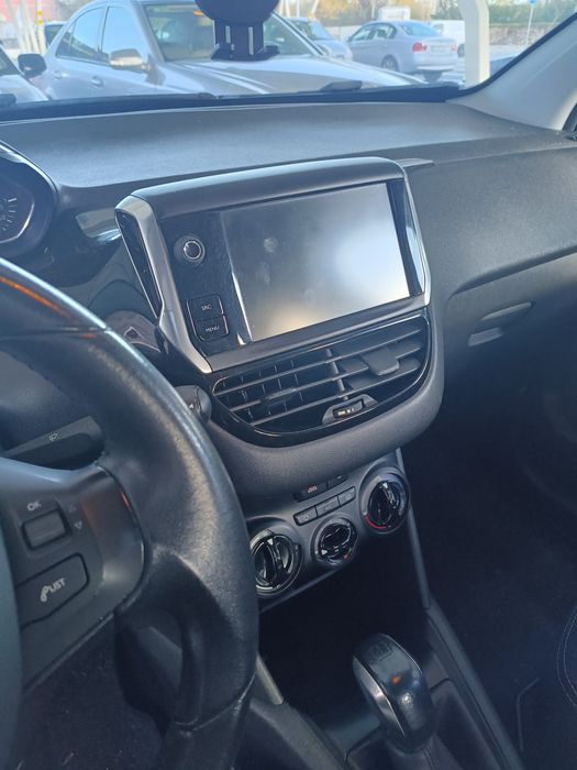 Peugeot 208 usado em muito bom estado