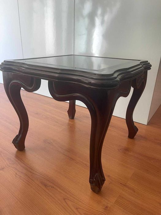 Mesa de madeira e vidro