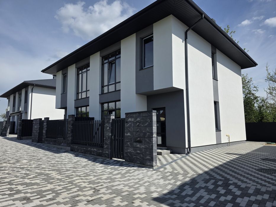 Продам дуплекс під єОселя в центрі с. Гатне, від Власника.