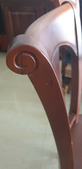Cadeiras de sala em cerejeira maciça.