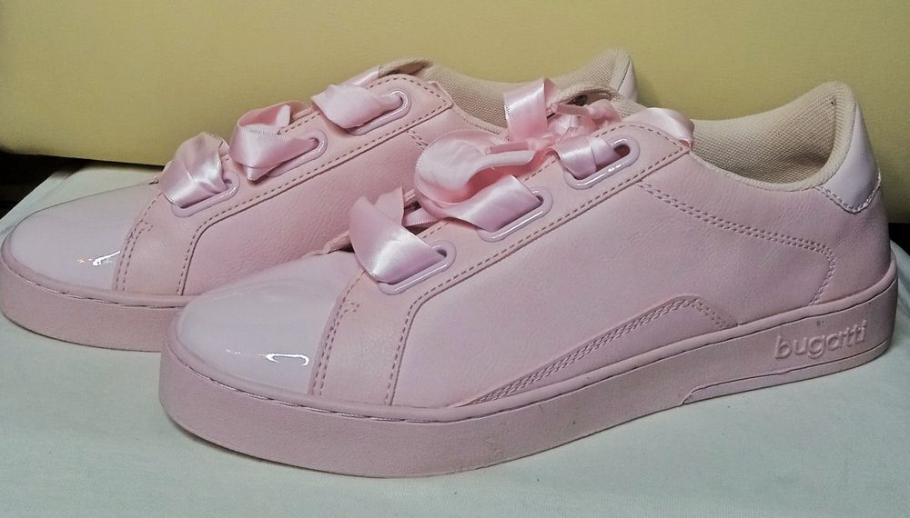 Жіночі рожеві кросівки