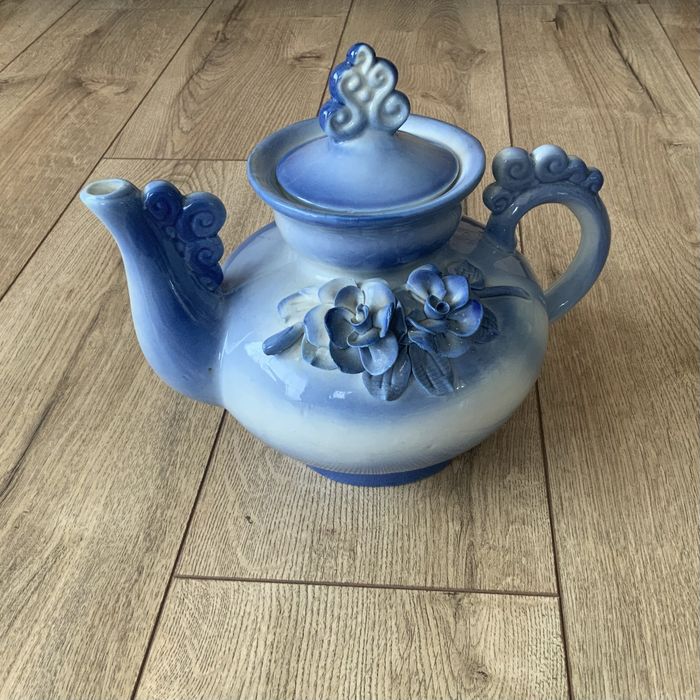 Porcelanowy dzbanek, niebieska porcelana