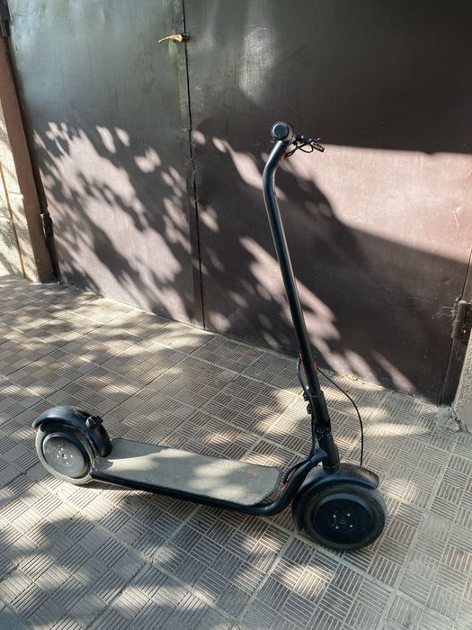 Електро самока користувались мало батарея добра