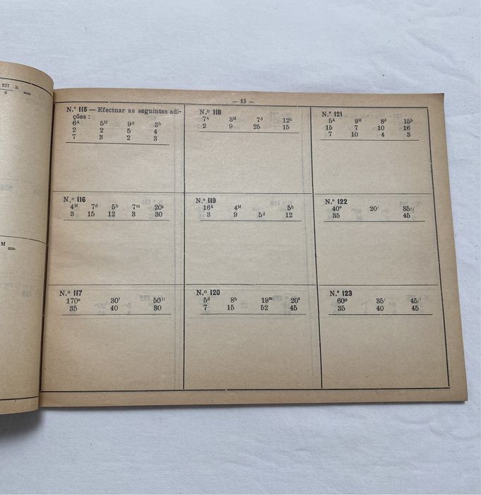 Cadernos escolares desenho matemática antigos