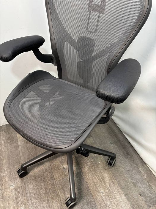 Ортопедичне крісло люкс сегмент Herman Miller Aeron аерон B , C міллер