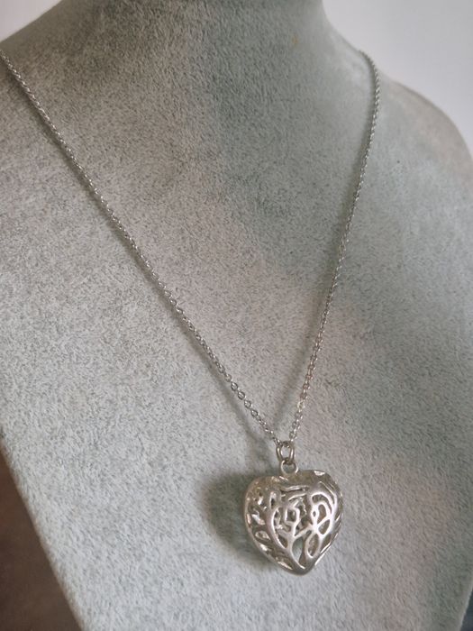 Fio de prata com coração de prata