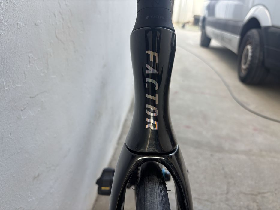 Factor Ostro VAM 2.0 com Zipp 353NSW e powermeter
