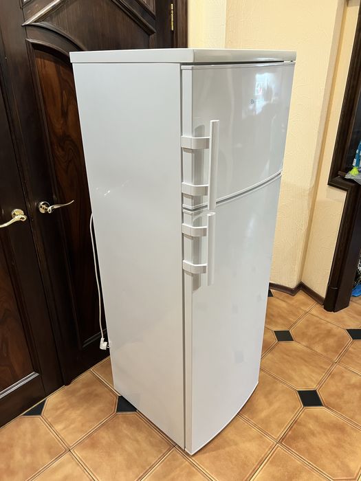 Холодильник Electrolux EJ 2801 AOW2