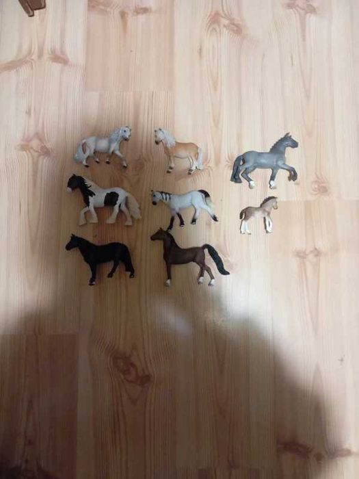 figurki koni schleich