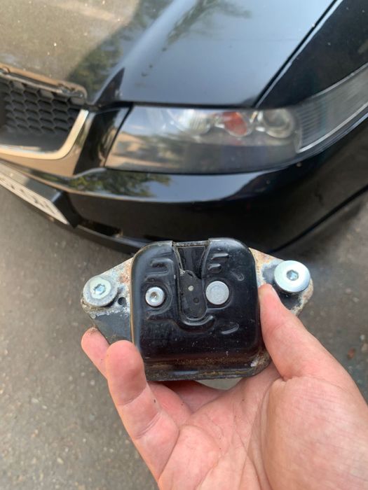 Замок кришки багажника до Honda CR-V 3