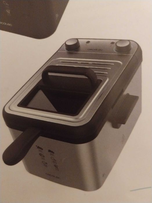Fritadeira Cecotec inox