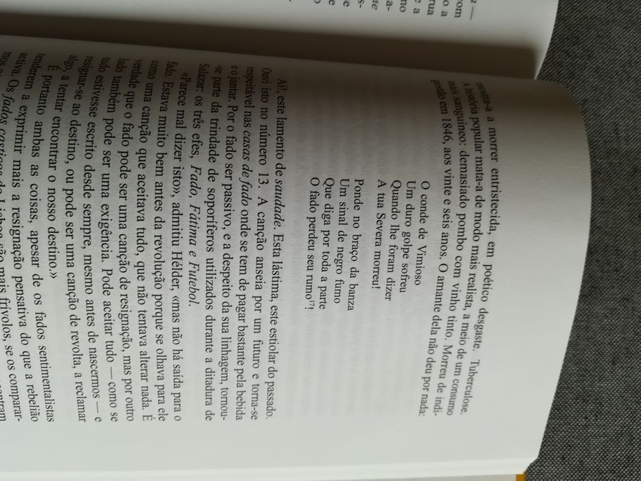 Livro Por este Tejo acima