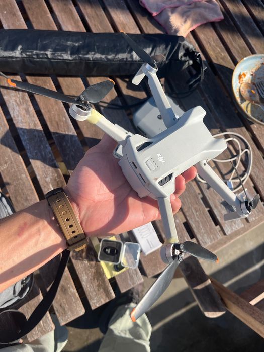 Drone DJI Mini 3 + acessórios + case.