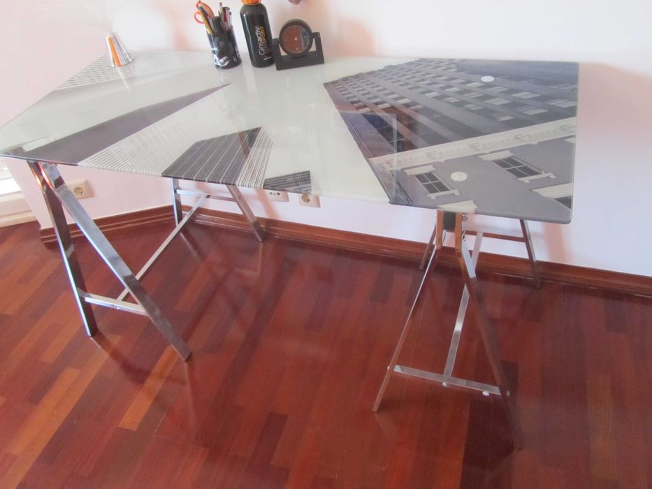 Mesa para escritorio ou sala