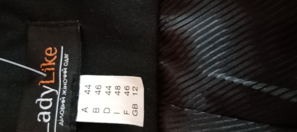 Продам нову жіночу жилетку 44 наш 52