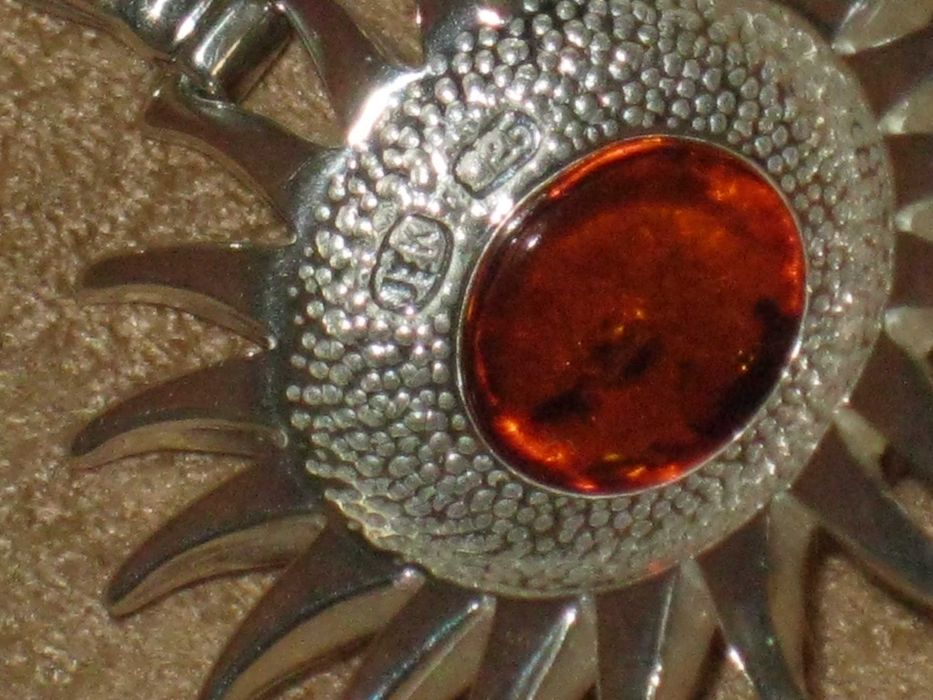 Medalha ( C/Âmbar ) Prata Maciça de Lei 925`/.. C/Contraste