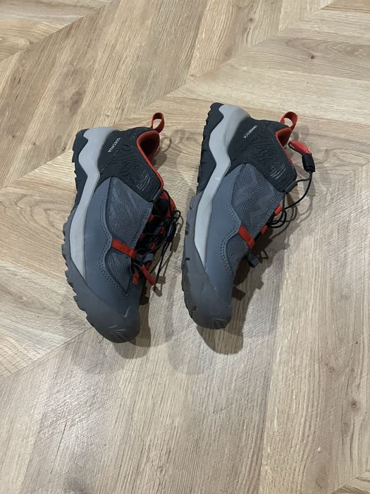 Sapatilhas de caminhada unisexo, usadas uma so vez