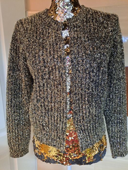 Sliczny sweterek damski.