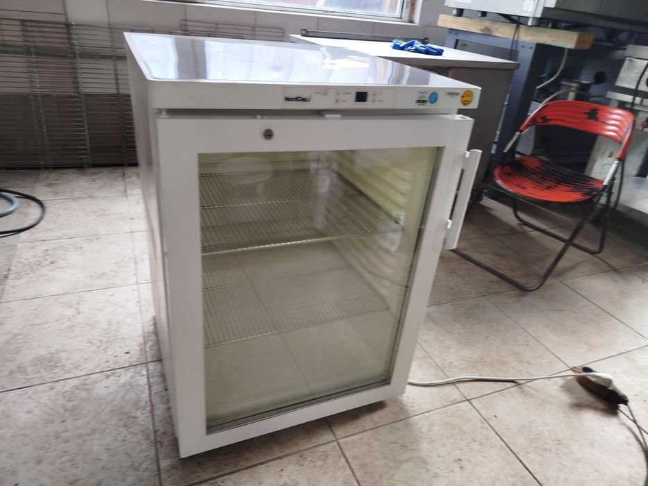 Барний холодильник,вітрина.