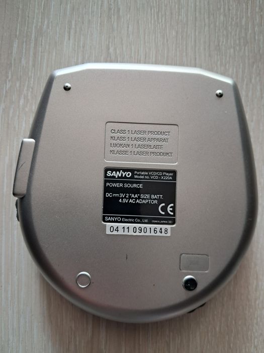 Плеєр Sanyo VCD-X220A.VCD, CD, MP3 та CD-R/RW.
