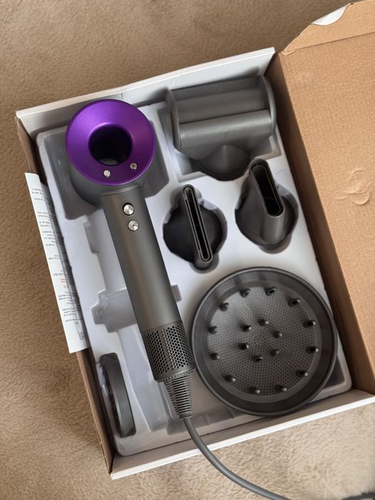 Фен-стайлер у стилі Dyson