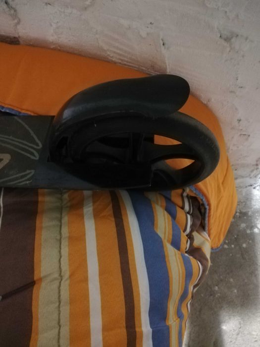 vendo trotinete em excelente condicoes,dobravel para caber em qualquer sitio