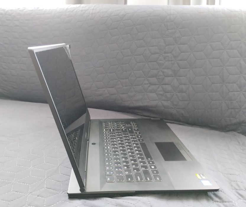 Laptop Lenovo Y5400 17 cali po serwisie