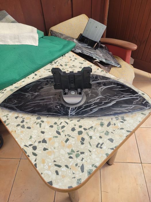 Podstawki pod telewizor - różne