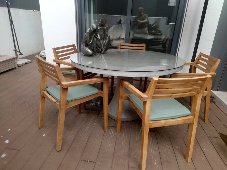 conjunto completo de jardim teca e concreto 5 cadeiras COMO NOVO