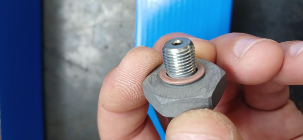 Датчик тиску оливи Passat B7 2.5NMS