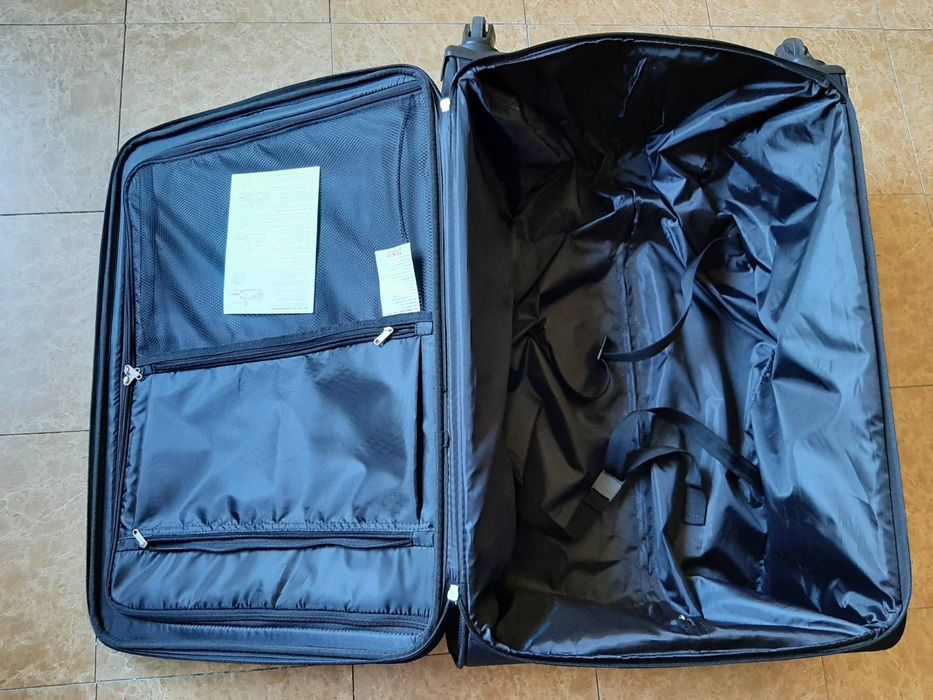 Продам нову велику валізу на колесах