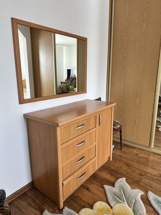 Комод з дзеркалом