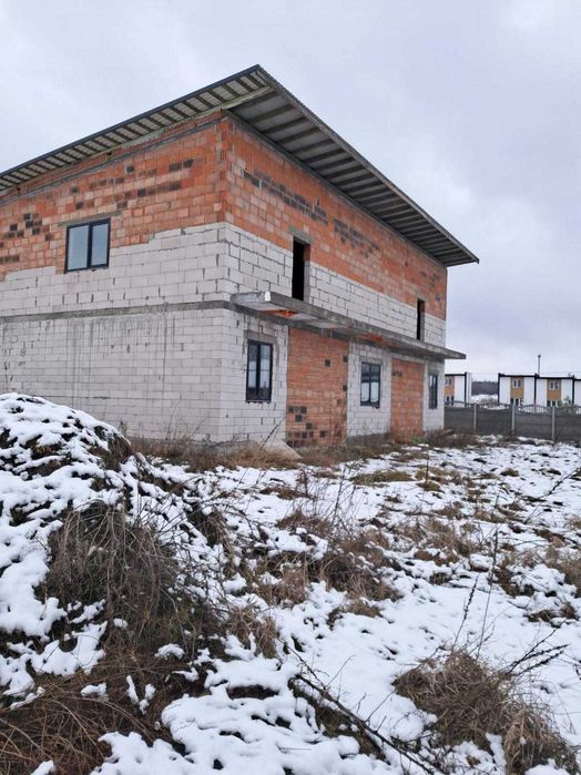 Продам 600м2 нерухомості та 35сот ділянки