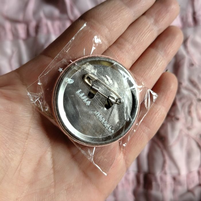 Продам значки різних тематик