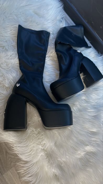 Сапоги на каблуку Naked Wolfe 35-40р