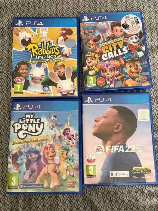 PlayStation 4 + 2 pady + kamera + stacja dokująca + 4 gry