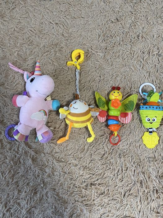 Підвіски на коляску чи у ліжечко