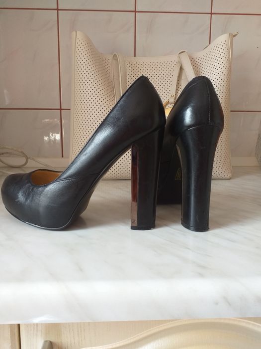 Czółenka Guess roz 37