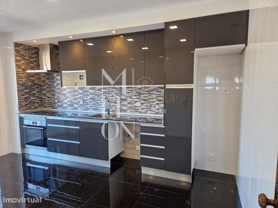Apartamento T3 Renovado com Suite e Excelente Exposição Solar | Paços
