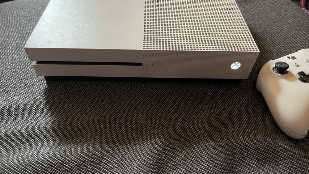 Konsola Xbox One S (Biała) + Kontroler + Gra GTA V