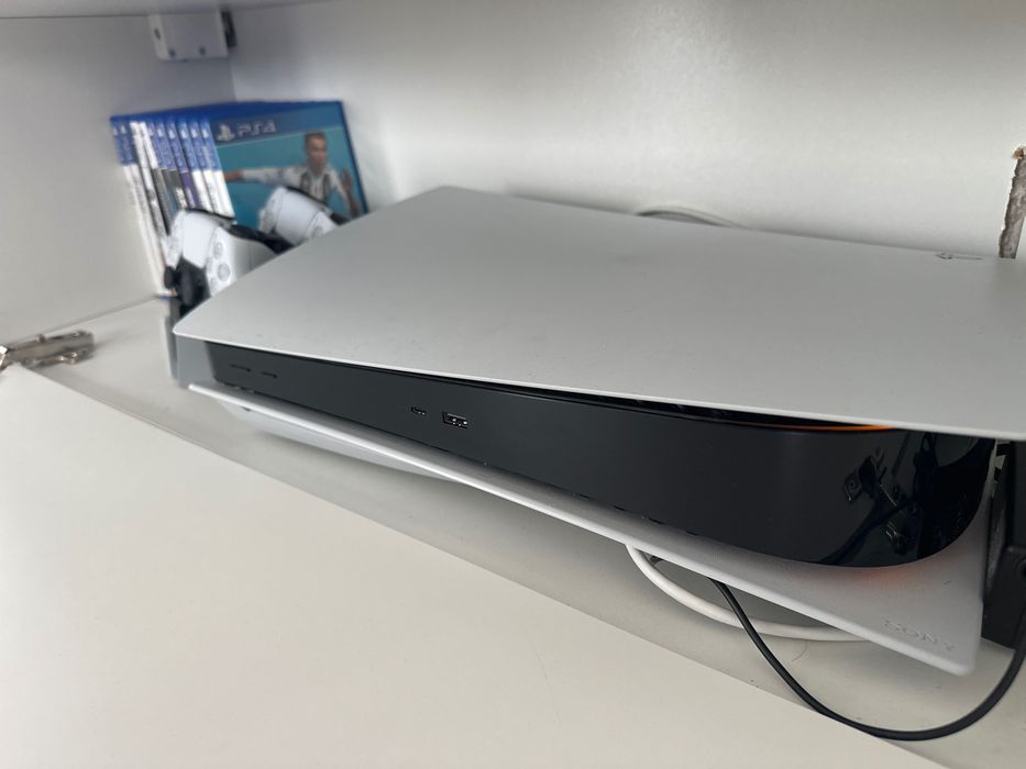 PS5 z napędem, 2 pady ze stacją+gry fifa