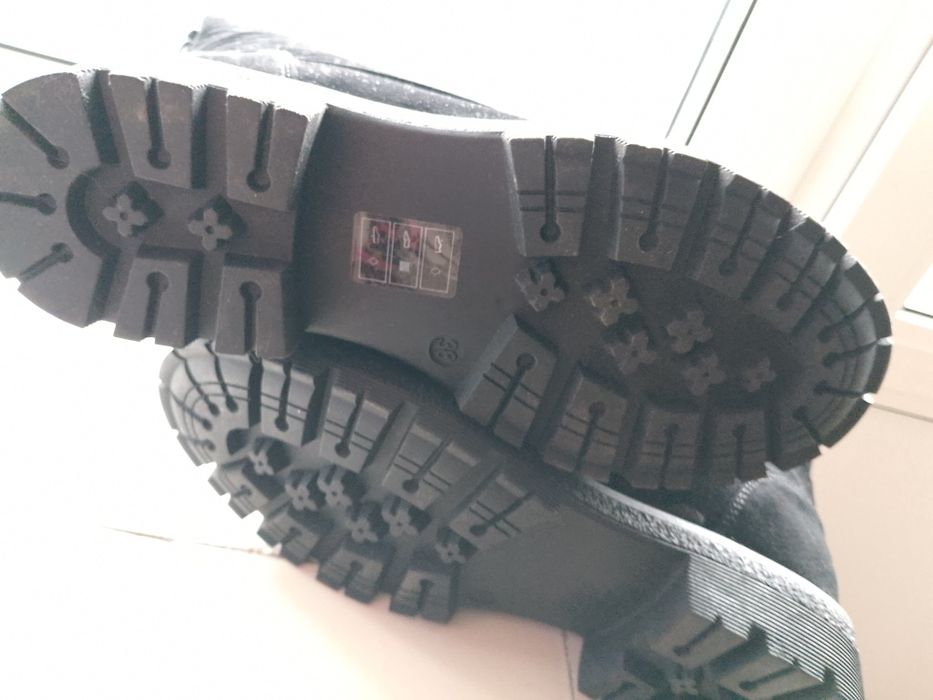 Ботинки. Sinsay зима. 38 маломіряиь на 37