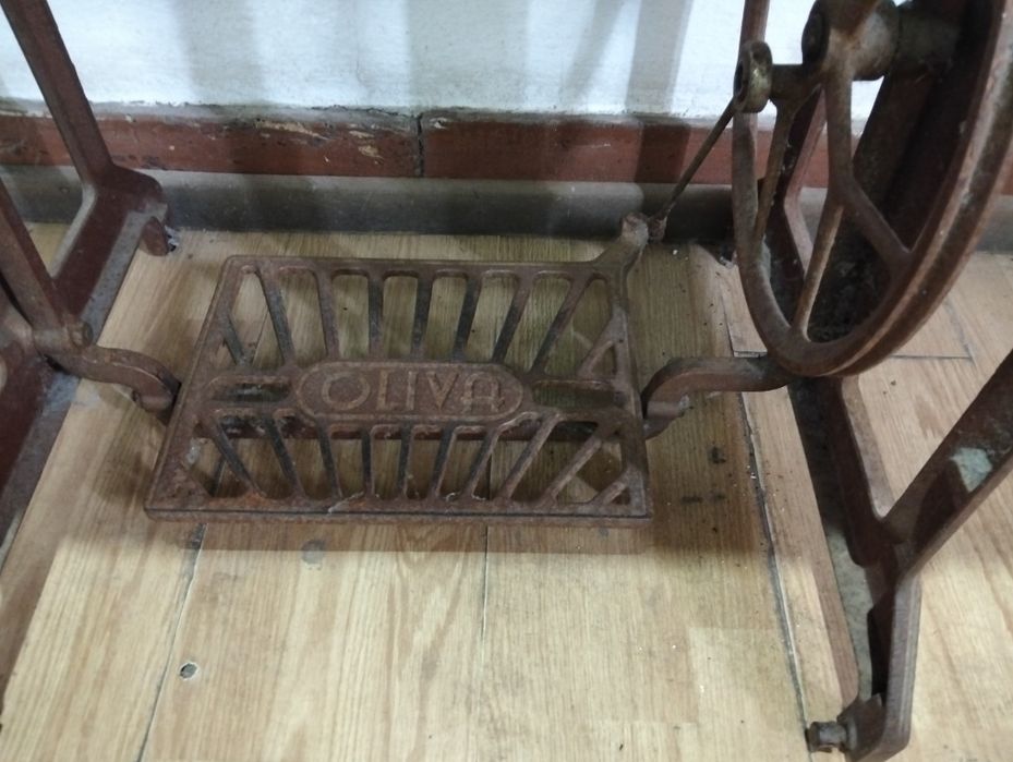 Máquina de costura Oliva 512