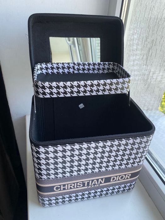 Органайзер,бокс для косметики