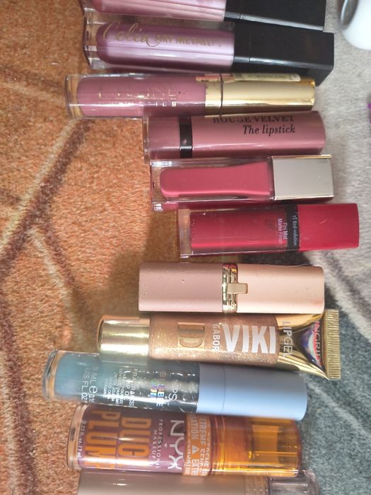 MEGA ZESTAW kosmetyków 52 szt NYX Maybelline L'Oreal Essence Bell Viki